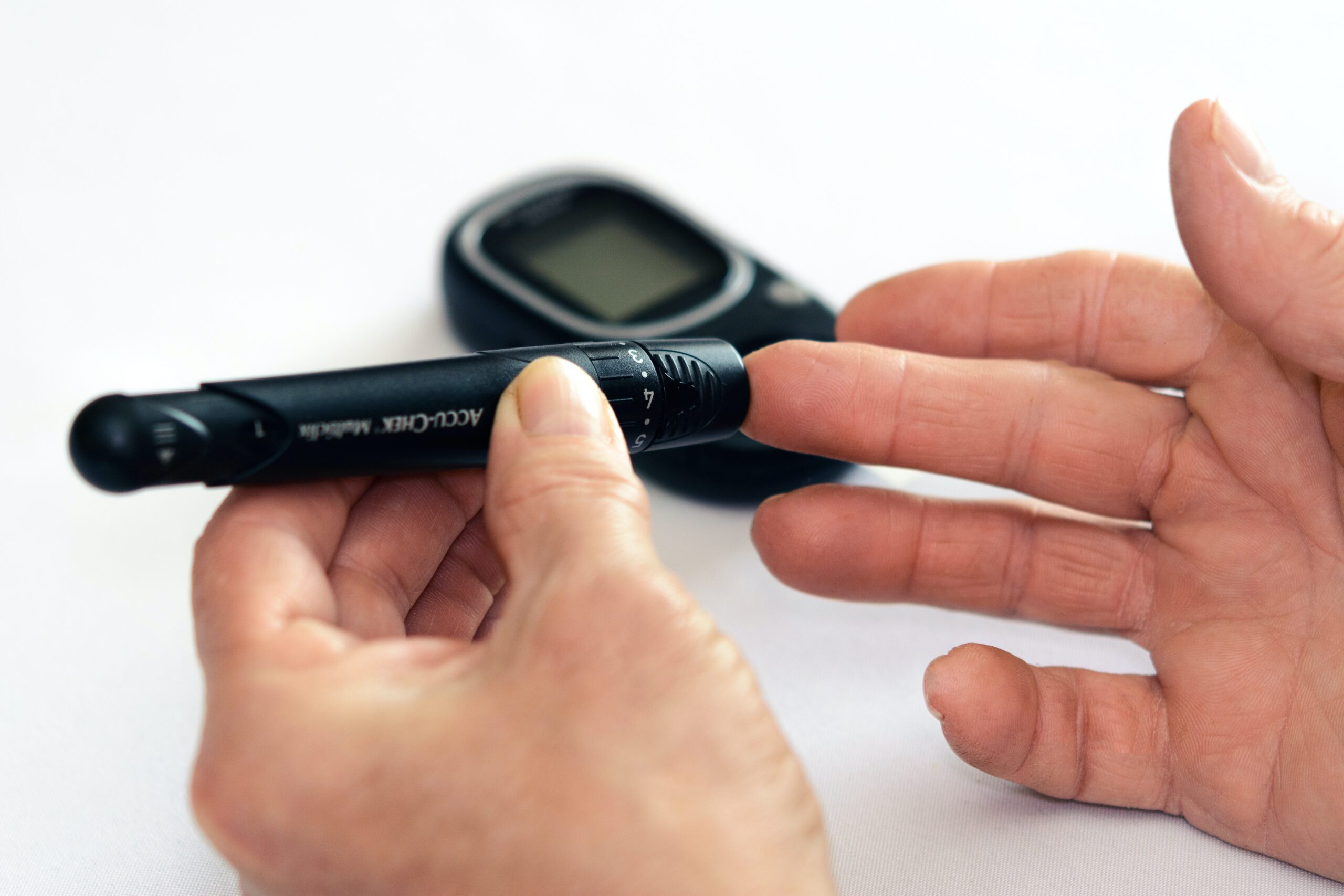 How to Monitor Blood Sugar Levels Effectively at Home